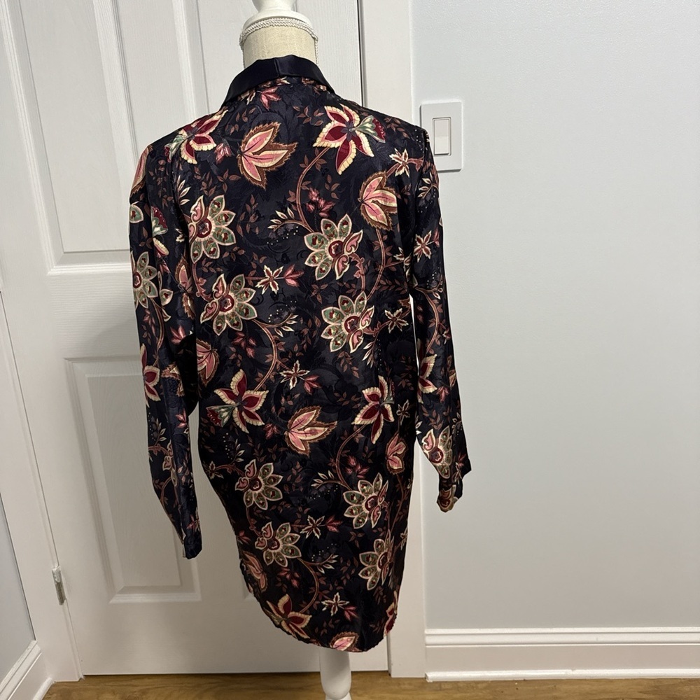 Vintage Victoria secret navy blue floral robe. - Picture 3 of 4